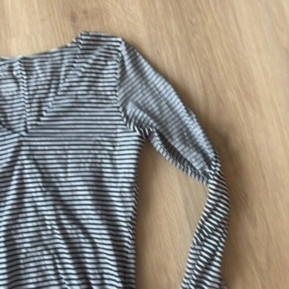 ** Everlane V-Neck Black And White Striped Bodysuit Medium - Picture 5 of 7